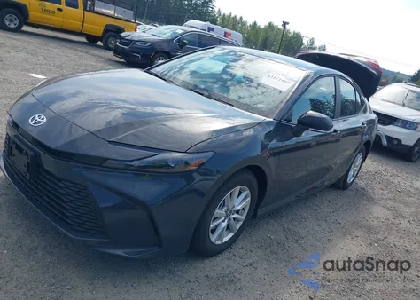2025 Toyota Camry Le z USA, uszkodzony, nr VIN 4T1DAACK3SU607907